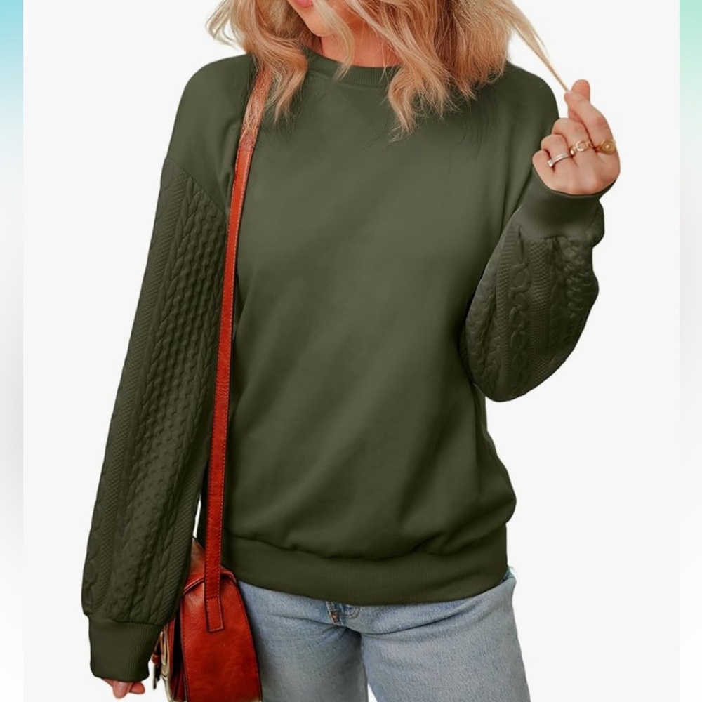 Only worn once! Women’s‎ 2XL Olive Green Textured Sleeve Sweater
